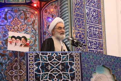 امام جمعه رشت: صیانت از حقوق کشور اولویت دیپلماسی باشد