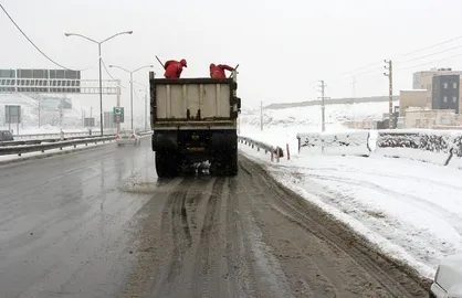 آمادگی کامل شهرداری تهران برای بارش برف و مقابله با یخ زدگی معابر