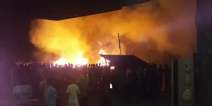 ۷ شناور و ۳ قایق در آتش سوختند