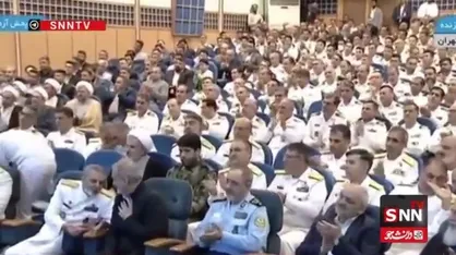 خوش و بش پزشکیان و امیر موسوی در مراسم دومین سالگرد بازگشت ناوگروه ۸۶ نیروی دریایی ارتش