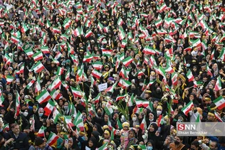 امروز در حرم مطهر شاهچراغ (ع)شوری برپا بود از جنس دانش آموزی، از جنس ذهن های جوان دهه هشتادی !