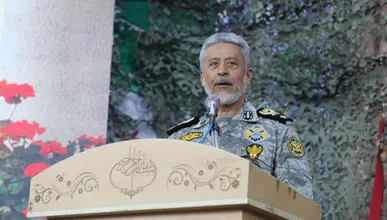 دریادار سیاری: پوزه دشمن استکباری را به خاک مالیدیم/دشمن شکست خورده و باید با آبروریزی منطقه را ترک کند+فیلم