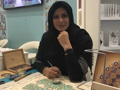 خارجی&zwnj;ها باور ندارند زن ایرانی خالق آثار هنری باشد!/ نگاه مخاطب در خارج از ایران نگاه کاربردی به هنر تذهیب است
