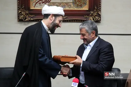 تجلیل مسئولان نهاد رهبری در دانشگاه ها از فرمانده سابق سپاه