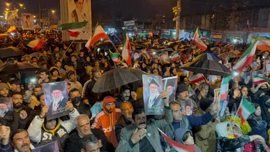 هشتمین شب اجتماع بزرگ عزاداران رهبر انقلاب در یاسوج زیر بارش باران+فیلم