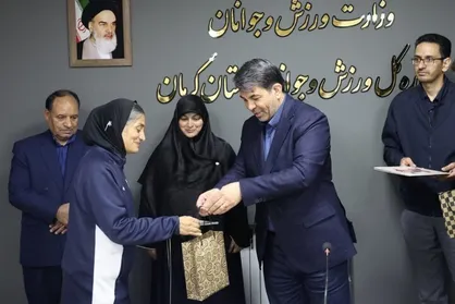 تقدیر از سرمربی تیم ملی فوتبال بانوان ایران در کرمان