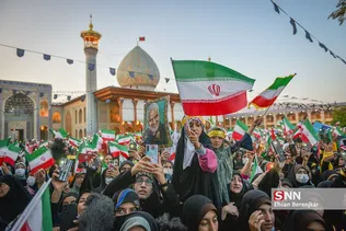 امروز در حرم مطهر شاهچراغ (ع)شوری برپا بود از جنس دانش آموزی، از جنس ذهن های جوان دهه هشتادی !