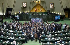 نمایندگان مجلس در بیانیه‌ای خطاب به پزشکیان خواستار اعطای نشان شجاعت به سحر امامی و هومن خلیلی شدند