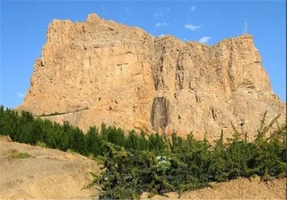 ختثی سازی مهمات عمل&zwnj;نکرده آمریکایی در کوه صفه اصفهان