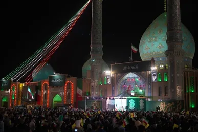 گزارش خبرنگار SNN TV از مسجد جمکران در شب آغاز امامت مهدی موعود(عج)/چشم‌هایمان را نذر آمدنش می‌کنیم+فیلم