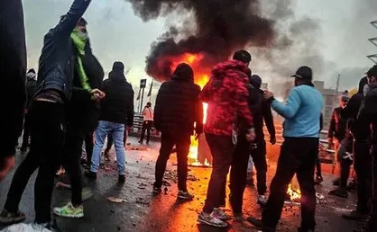 مولود حوادث ابان خود طلبکار شد!