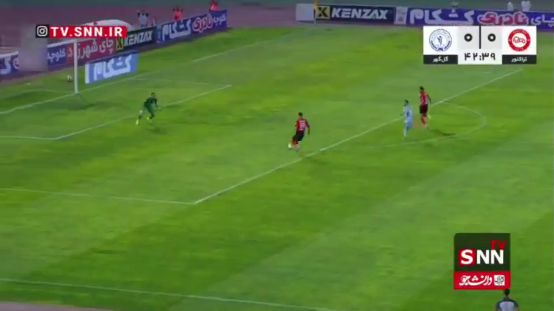 گل اول تراکتور به گل گهر توسط امیرحسین حسین زاده در دقیقه 43 / تراکتور 1 - 0 گل گهر
