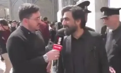 صابر خراسانی شاعر کشورمان در گفت&zwnj;و&zwnj;گو با SNNTV در حرم مطهر رضوی