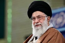 تصویر حضرت آیت الله خامنه ای در بارش برف امروز تهران