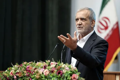 پزشکیان: کریدور&zwnj;های شرق و غرب و شمال و جنوب را می&zwnj;توانیم با کمک همدیگر برقرار کنیم + فیلم