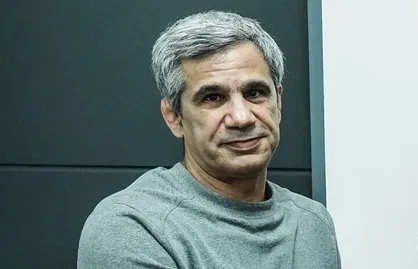قهرمان جهان به سوگ نشست