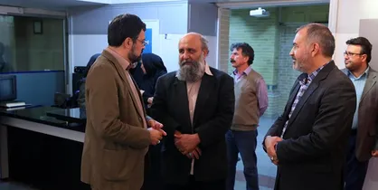 نجابتی در بازدید از نمایشگاه &laquo;حق مسلم ماست&raquo;: آثار گرافیکی &laquo;نیرومند&raquo; گویا و بی&zwnj;نیاز از متن است