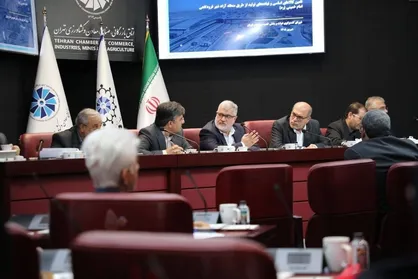 استاندار تهران: منطقه آزادتهران به سکوی صادرات تبدیل شود/۱۵۰هزار خودروی هیبریدی عمومی درمسیر ورود به استان