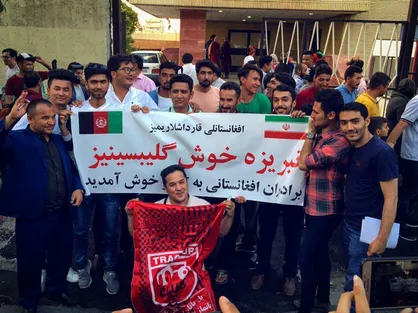 همدلی دانشجویان انقلابی با مردم &lrm;افغانستان در ورزشگاه تبریز / وقتی افغان&zwnj;ها شعار &laquo;یاشاسین آذریجان&raquo; سر دادند!