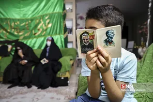 برگزاری مراسم مولودی خانگی در منزل خانم کاظمی با رعایت فاصله گذاری اجتماعی