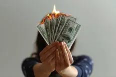 تحلیلگر بازار‌های مالی: دنیا شاهد مرگ دلار خواهد بود + فیلم