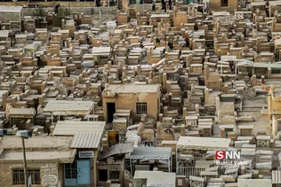 نمای هوایی از قبرستانی وادی السلام