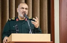 سردار سلامی در جزایر سه‌گانه: در صورت خطای محاسباتی دشمنان، راهبرد ما از دفاعی به تهاجمی تغییر می‌کند