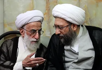 فیلم/ کنایه آیت الله جنتی به آملی لاریجانی: آفتابه دزدها را رها کنید، سراغ دانه درشت&zwnj;ها بروید