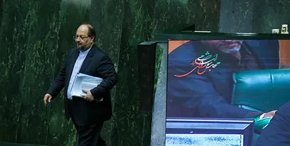 تغییر موضع ۱۸۰ درجه&zwnj;ای نمایندگان؛ از &laquo;دو دو&raquo; با قرائت نام شریعتمداری تا رأی ۷۴ درصدی به وی