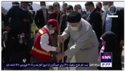 رئیس جمهور در روز درختکاری همراه با جمعی از خانواده شهدا نهال کاشتند