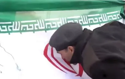 این پرچم امانت است؛ صاحب اصلی&zwnj;اش می&zwnj;آید ..