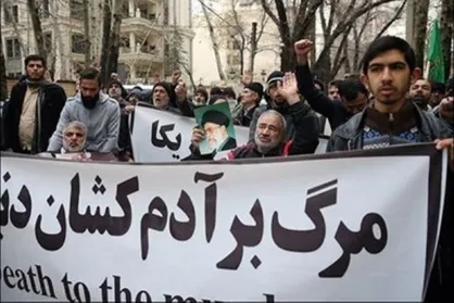 تجمع دانشگاهیان علوم پزشکی تبریز در اعتراض به سخنان توهین&zwnj;آمیز ترامپ