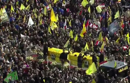 شعار الموت لاسرائیل همزمان با شنیده شدن صدای جنگنده&zwnj;های صهیونیستی بر فراز ورزشگاه کمیل شمعون