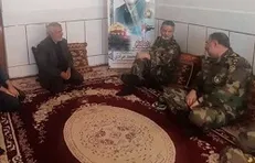 فرمانده کل ارتش با خانواده شهید محمد مرادی دیدار کرد