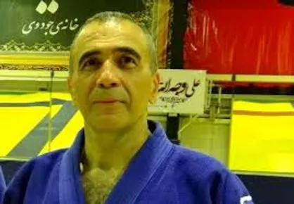 اگر وزارت ورزش قصد نابودی جودو و بازی با آبروی پیشکسوت کشتی را دارد بسم الله