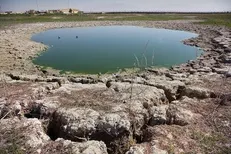 میزان آب سراب نیلوفر به یک سوم رسیده است