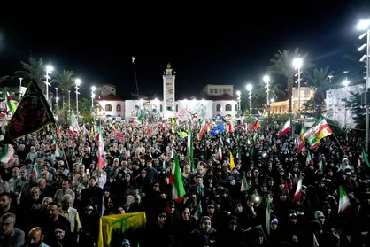 طنین میثاق صدروزه در قلب رشت/ میدان شهدای ذهاب تجلی&zwnj;گاه وفاداری به آرمان&zwnj;های انقلاب+فیلم
