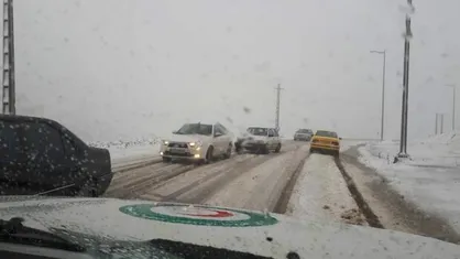 نجات ۷۱ دستگاه خودرو از کولاک برف