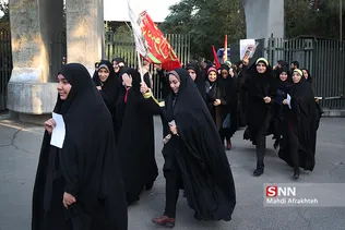حرکت دسته عزاداری دانشگاه تهران به سمت بیت رهبری
