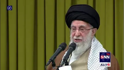 رهبر انقلاب هم&zwnj;اکنون در دیدار مداحان و شاعران اهل بیت (ع): سر برآوردن یک مجموعه قوی از جوانان غیور سوری، پیش&zwnj;بینی قضایای اخیر این کشور است. فردای منطقه به لطف الهی از امروز بهتر خواهد بود