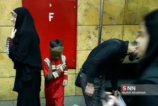 آگاه سازی شهروندان درباره چهارشنبه سوری در متروی دروازه شمیران