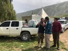 روایتی از تلاش و همدلی گروه‌های جهادی دانشجویی در مناطق سیل‌زده ایلام/ سیلی از محبت در ماژین و سیروان به راه افتاد