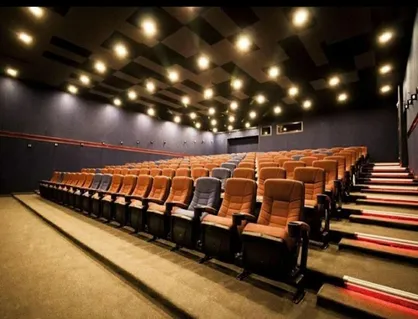 آخرین وضعیت فیلم&zwnj;های روی پرده در سینما&zwnj;های مشهد و خراسان رضوی (۳ فروردین ۱۴۰۵) + آمار فروش