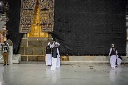 خانه خدا در آستانه حج، احرام به&zwnj;تن کرد