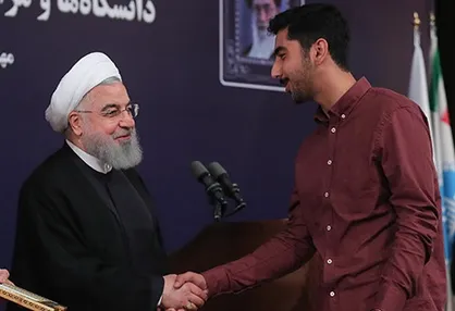 رئیس جمهور در مراسم آغاز سال تحصیلی جدید از نفرات برگزیده کنکور ۹۸ تقدیر کرد