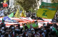 راهپیمایی یوم الله ۱۳ آبان در تهران / حضور پررنگ دهه هشتادی و نودی‌ها