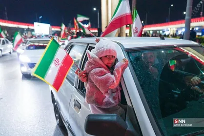 قول بانوی کفن پوش تهرانی به شهدا: شهدا قطعا ما دشمن را نابود می&zwnj;کنیم + فیلم