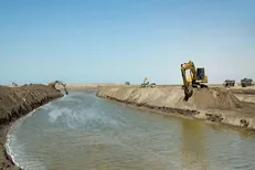 استمرار پسروی آب خلیج گرگان در سواحل گلستان/ مردم در انتظار ثمره لایروبی