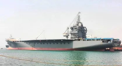 ناو پهپادبر سپاه در بندر عباس مشاهده شد/ اولین ماموریت تمرینی این ناو در سلسله رزمایش&zwnj;های سپاه تا پایان سال +عکس