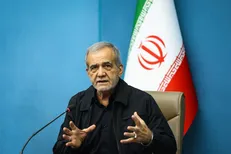 پزشکیان: با صداقت و همکاری می‌توانیم مشکلات را حل کنیم/ دولت‌ چهاردهم هرگز کشور را جلوی بیگانگان نقد نمی‌کند +فیلم